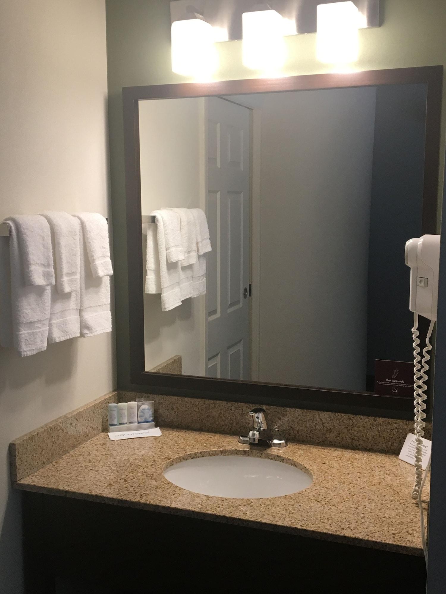Sleep Inn & Suites Queensbury - Lake George Екстериор снимка