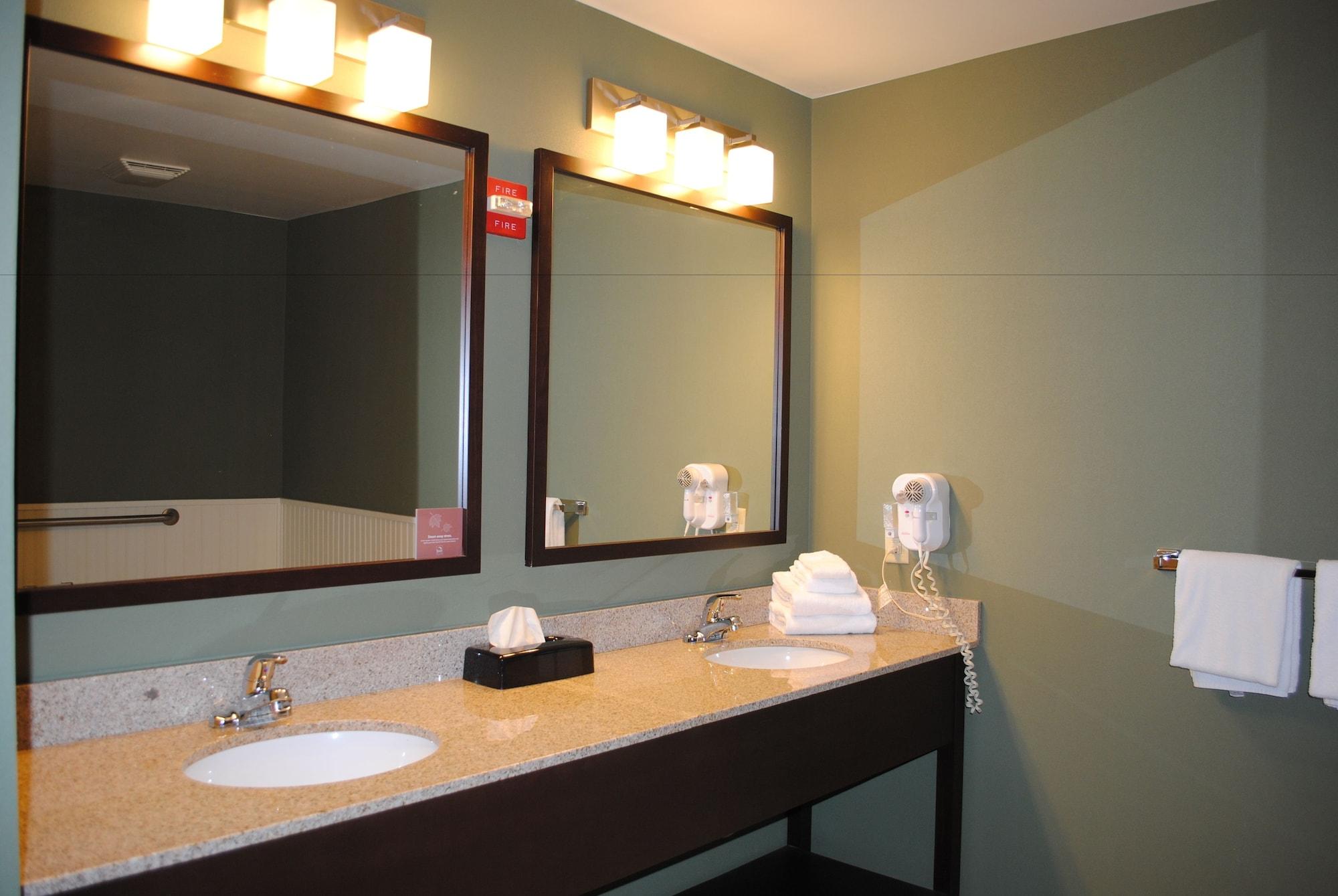 Sleep Inn & Suites Queensbury - Lake George Екстериор снимка