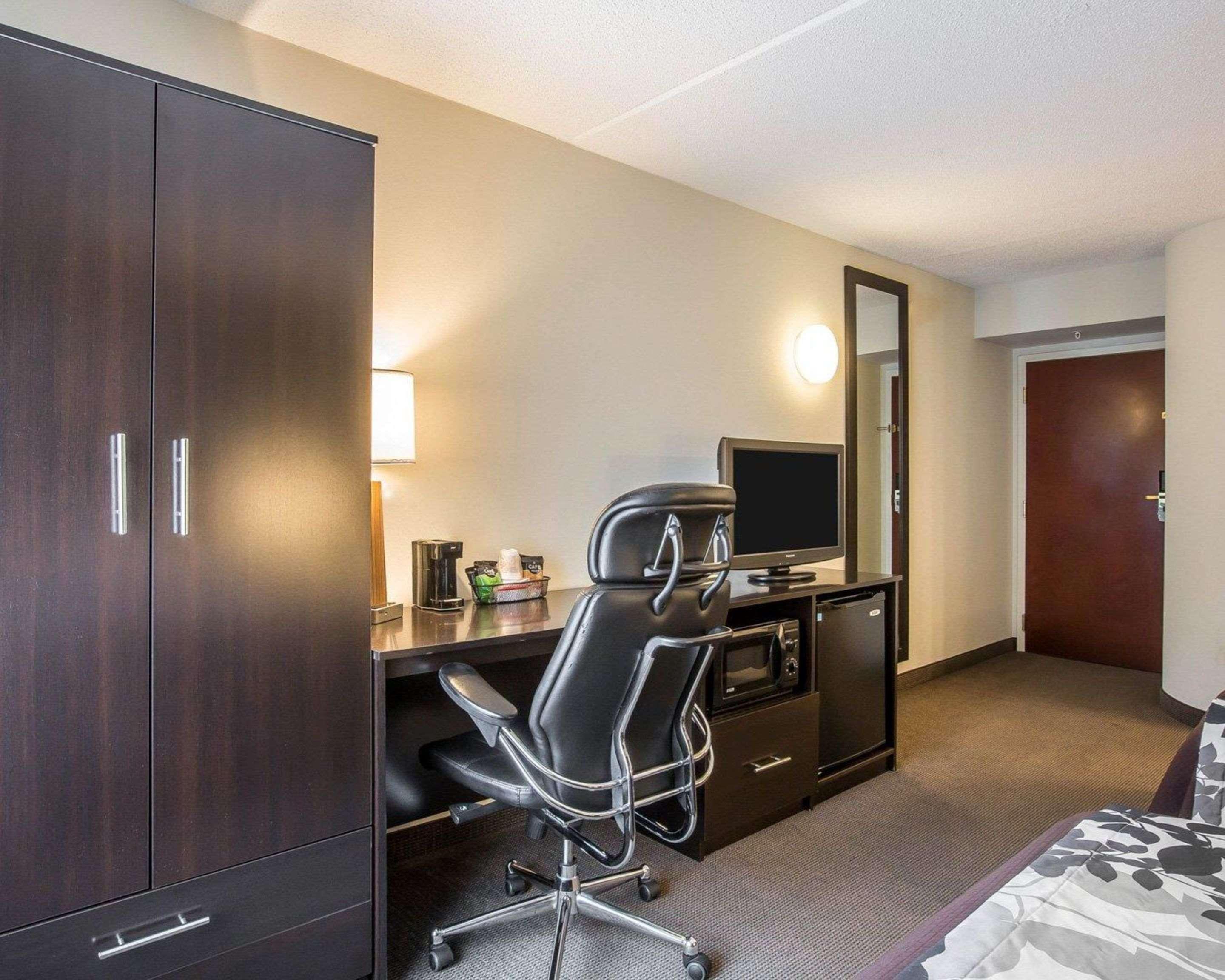 Sleep Inn & Suites Queensbury - Lake George Екстериор снимка
