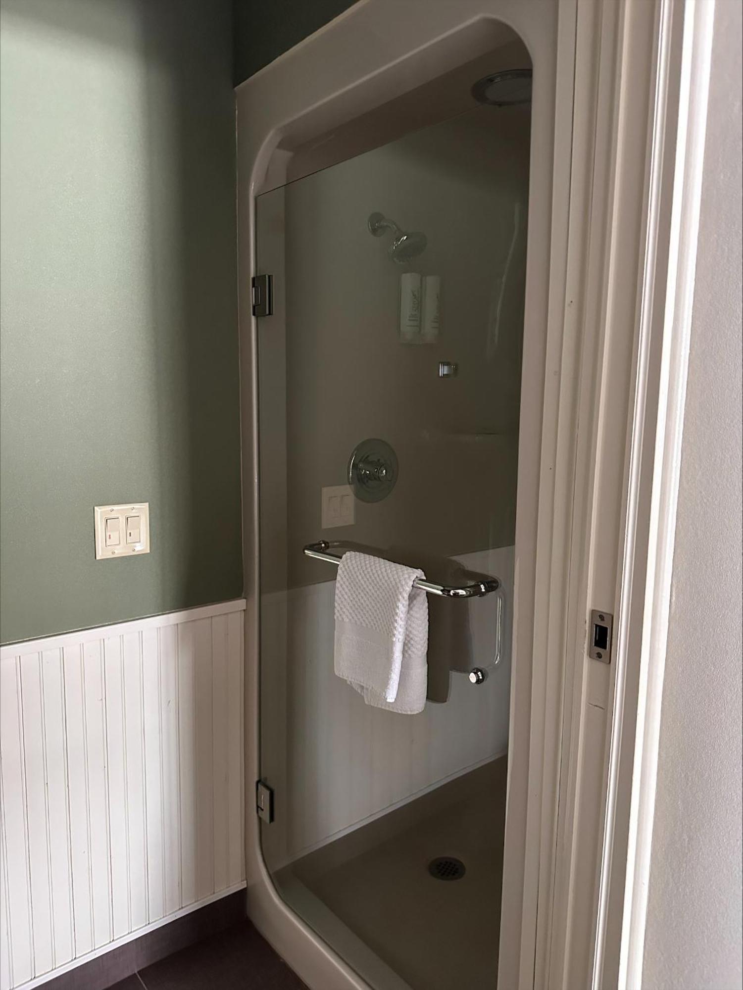 Sleep Inn & Suites Queensbury - Lake George Екстериор снимка