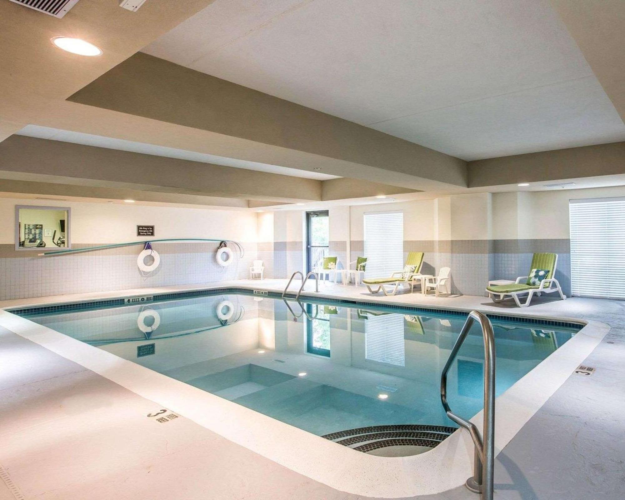 Sleep Inn & Suites Queensbury - Lake George Екстериор снимка