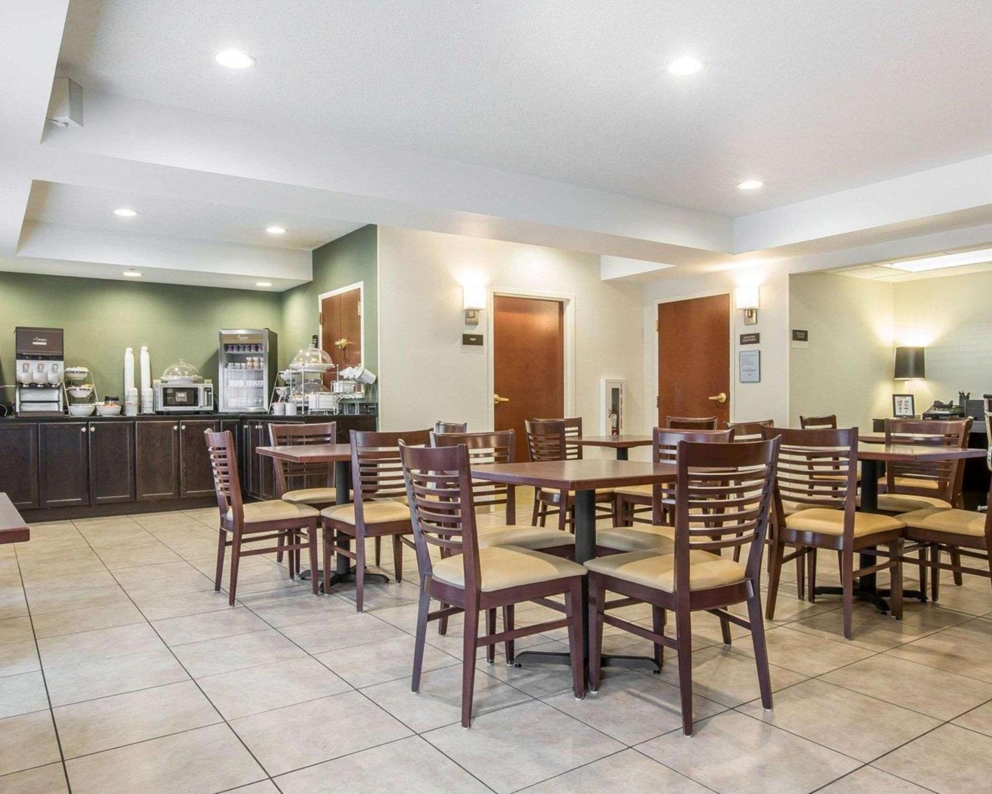 Sleep Inn & Suites Queensbury - Lake George Екстериор снимка