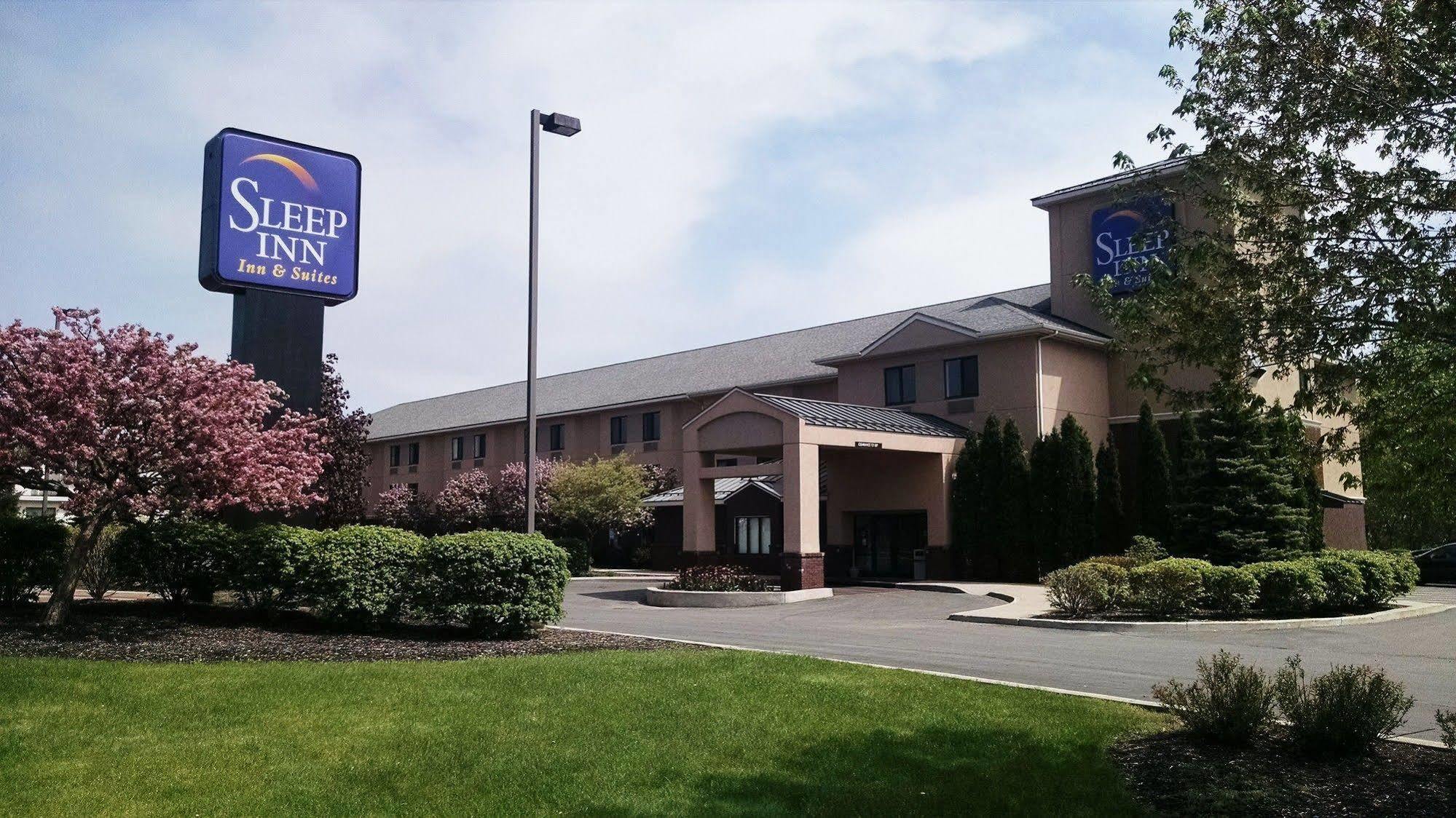 Sleep Inn & Suites Queensbury - Lake George Екстериор снимка
