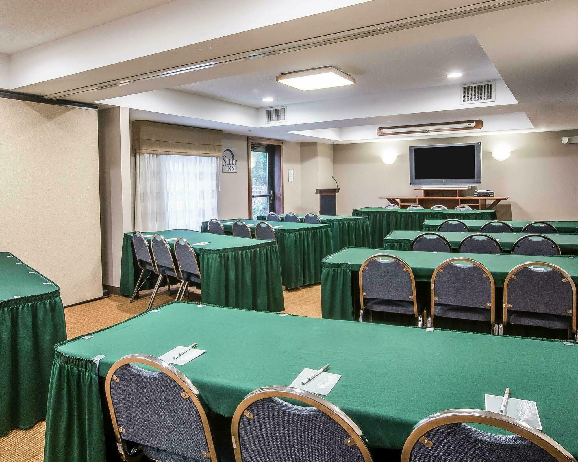 Sleep Inn & Suites Queensbury - Lake George Екстериор снимка